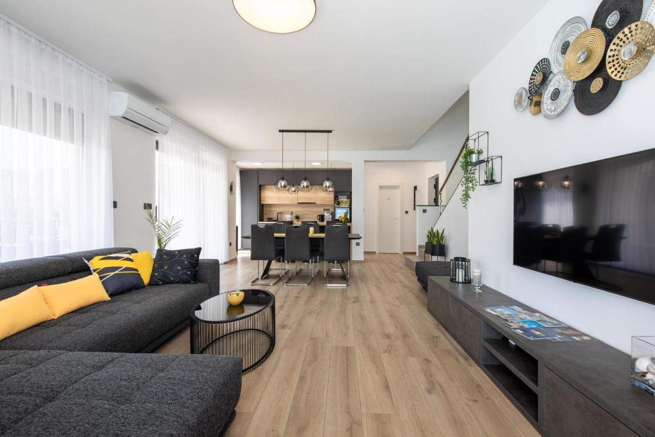 Supernus Ii With Heated Pool Villa *